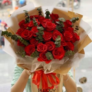 bo-hoa-hong-do-tinh-yeu-nong-nan-01-120321